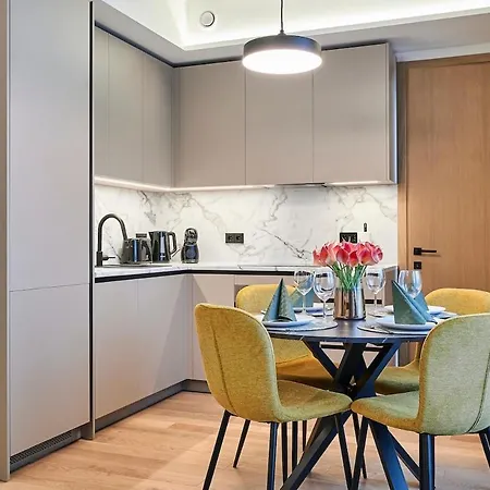 Brand New - Self Check-in - Free Parking - Near Hilton