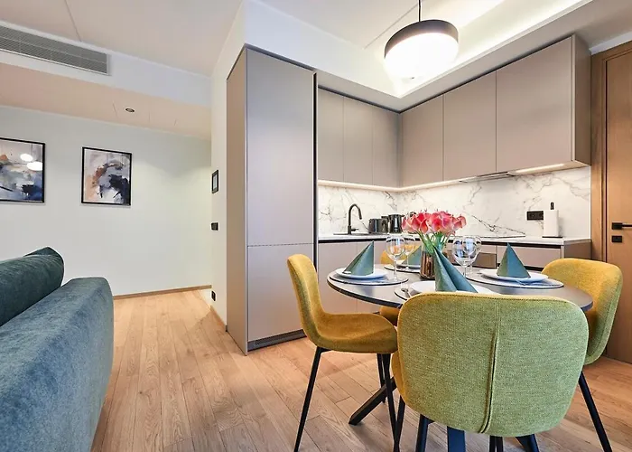 Brand New - Self Check-in - Free Parking - Near Hilton *